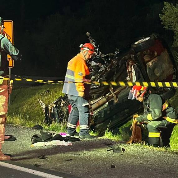 Colisão entre carro e carreta bloqueou a rodovia por horas; vítima foi identificada como Daiane Lazzaretti, de 38 anos