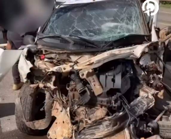 Colisão mobilizou equipes de resgate e causou congestionamento na rodovia na manhã desta quinta-feira