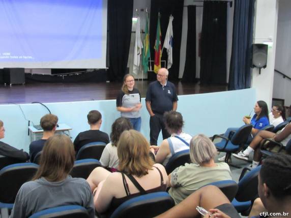 Intercâmbio entre jovens brasileiros e alemães promove formação, trocas culturais e diálogo sobre temas globais em Horizontina