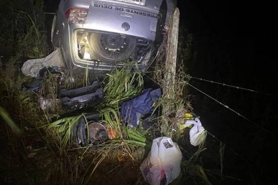 Colisão ocorreu na noite desta segunda-feira (20), no norte do RS, e deixou ainda um ferido