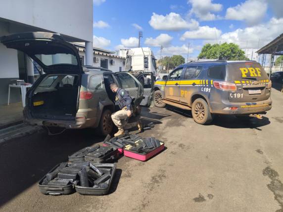 O carro havia sido furtado no Brasil, mas estava com placas argentinas.