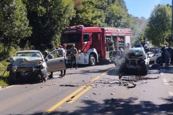 Ocorrência envolveu um Fiat Uno e uma Montana no Km 6 da rodovia estadual