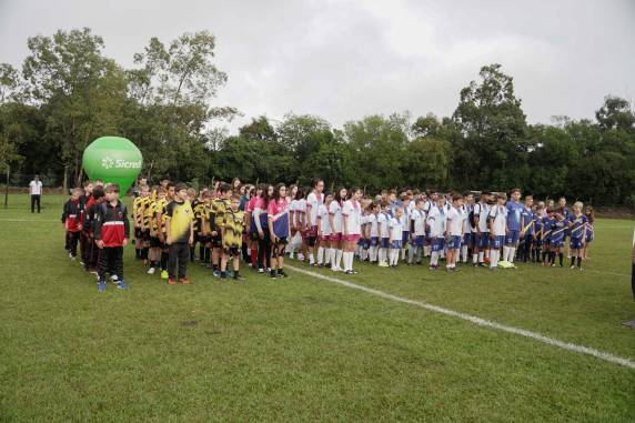 Evento reuniu mais de 1,3 mil jovens atletas de 12 municípios e marcou o início da edição histórica da Super Taça em comemoração aos 80 anos da Sicredi Confiança.