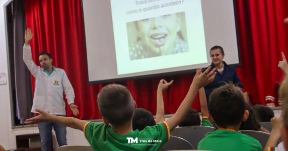 Atividade desenvolvida pela Secretaria de Saúde incentivou hábitos de higiene bucal e prevenção de cáries entre crianças e adolescentes