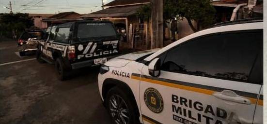 Ação cumpriu mandado de prisão, três mandados de busca e apreensão e apreendeu drogas, dinheiro e materiais ligados ao tráfico