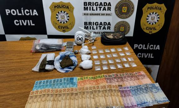 Ação cumpriu mandado de prisão, três mandados de busca e apreensão e apreendeu drogas, dinheiro e materiais ligados ao tráfico