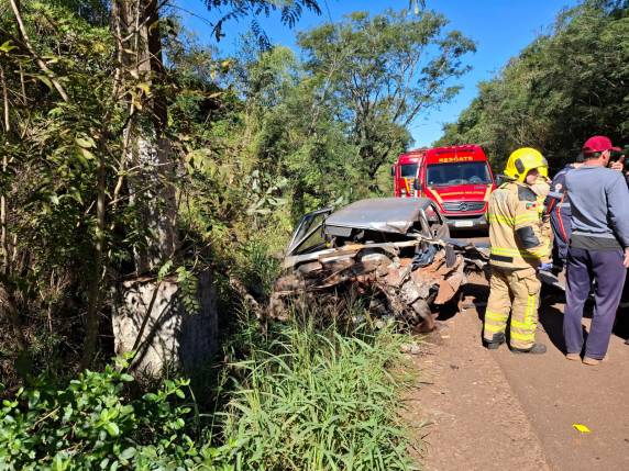 Acidente aconteceu na localidade de Santana, próximo à ponte sobre o Rio Potiribu; motorista do Fiat Uno morreu no local