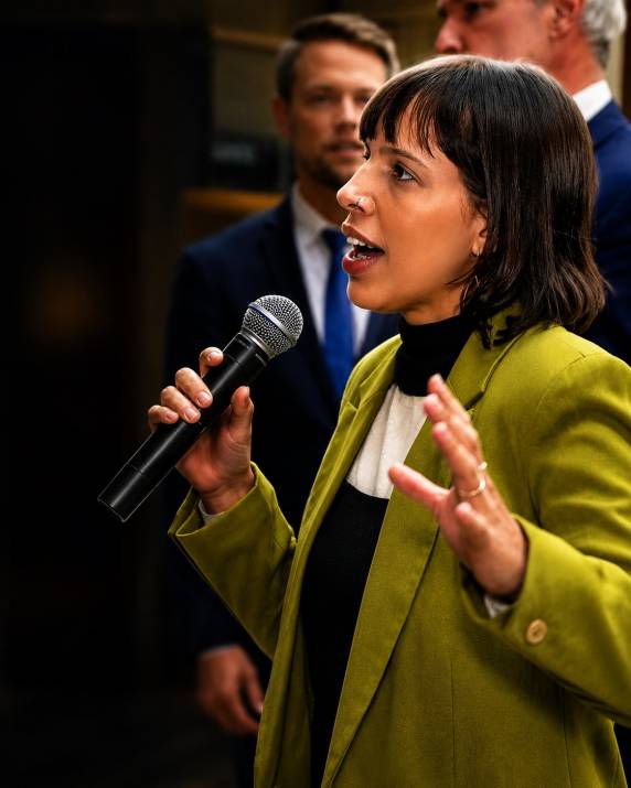 Ação de Mauro Pinheiro (PP) contra Juliana dos Anjos de Souza (PT) gerou interrupção na sessão