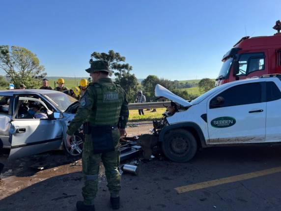 Acidente envolvendo uma Fiat Strada e um GM Astra mobilizou Bombeiros, SAMU e equipes de resgate na manhã desta quinta-feira (21)