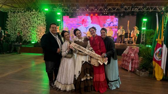 Representando a 20ª Região Tradicionalista e o município de Independência, jovem tradicionalista conquistou o título de 3ª Prenda do Rio Grande do Sul durante a 55ª Ciranda Cultural de Prendas, realizada em Erechim.
