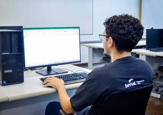Implementação do projeto moderniza o gerenciamento de dispositivos da instituição e impacta positivamente mais de 100 mil alunos