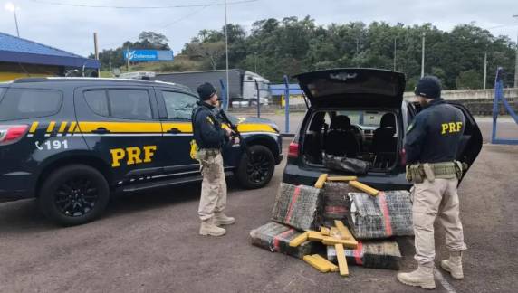 Conforme a PRF, suspeito já possuía antecedentes criminais e foi preso por tráfico de drogas