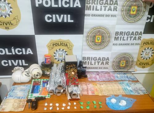 Ação conjunta da Polícia Civil e Brigada Militar apreendeu cocaína, dinheiro, veículos e materiais ligados à investigação