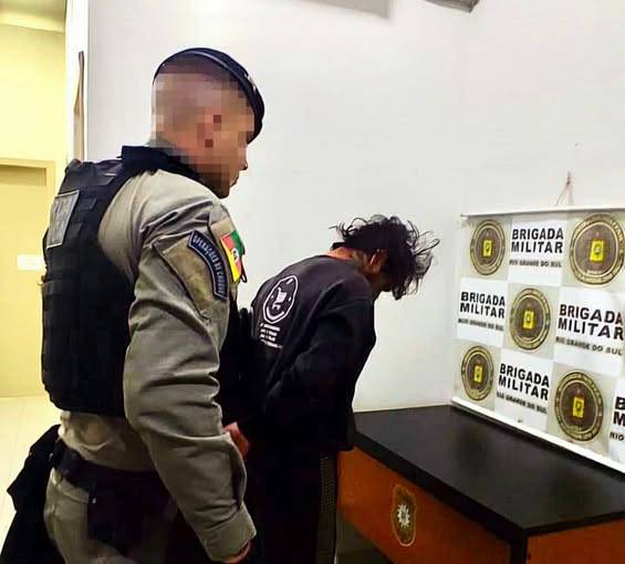 Antônio Cristiano da Silva, conhecido como ?DJ Cristiano?, foi encontrado morto no bairro Vera Cruz; suspeito foi localizado pela Brigada Militar horas após o crime