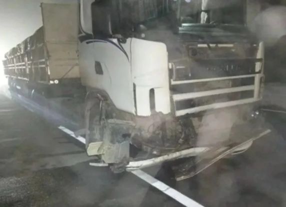 Colisão frontal entre carro e caminhão deixa dois mortos e quatro feridos na RS-287, em Tabaí - foto 3