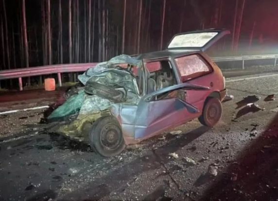 Colisão frontal entre carro e caminhão deixa dois mortos e quatro feridos na RS-287, em Tabaí - foto 2